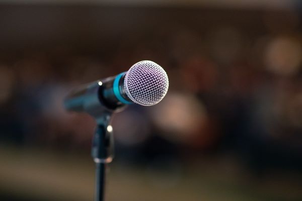Feeling Unconfident About Public Speaking? Here’s How You Can Prepare To Nail That Presentation 