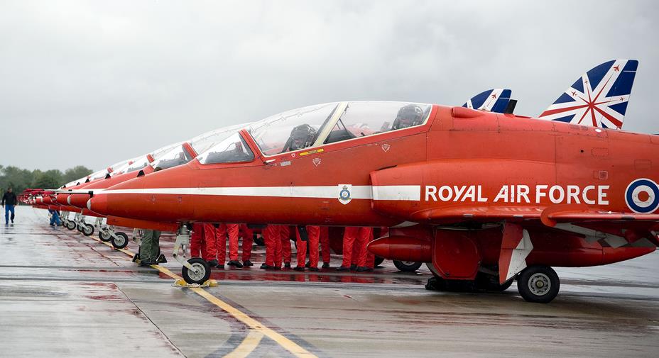 Snapped: RAF Red Arrows Fly into Town