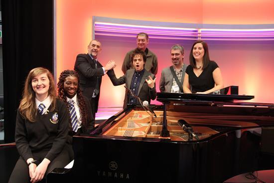 Snapped: Musician Jamie Cullum Donates Piano to Commonweal School