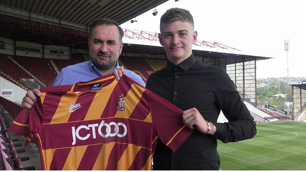 Callum Gunner signs for Bradford City following release from Swindon Town's academy
