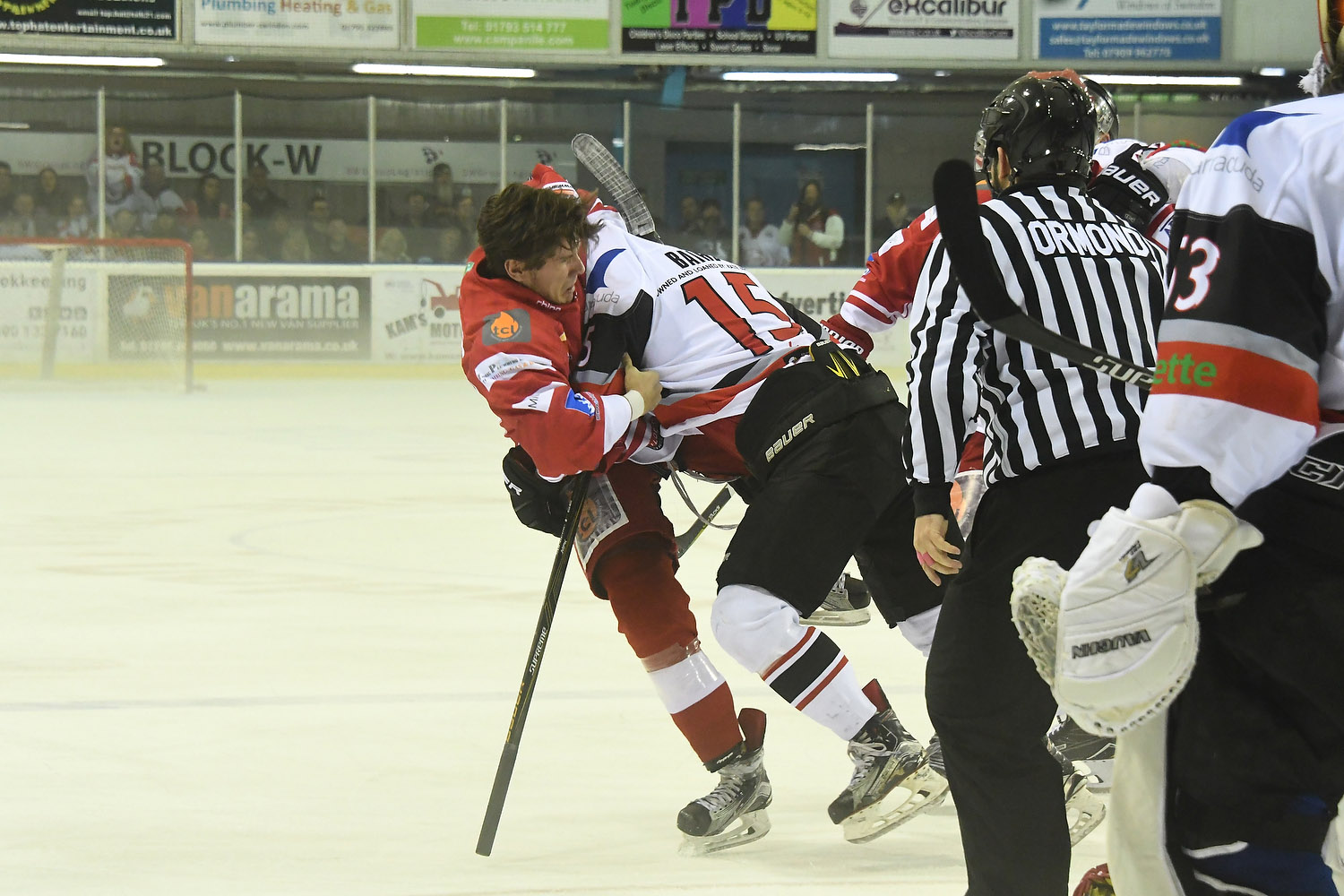 Oliver Stone remains with the Swindon Wildcats for another year