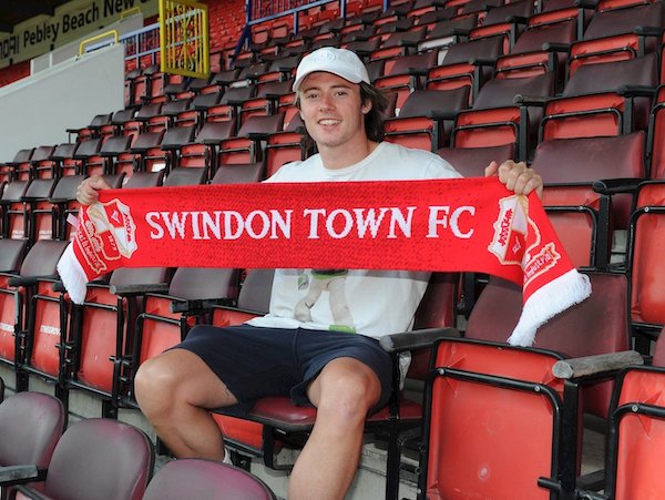 Harry McKirdy joins Swindon Town on 1-year-deal