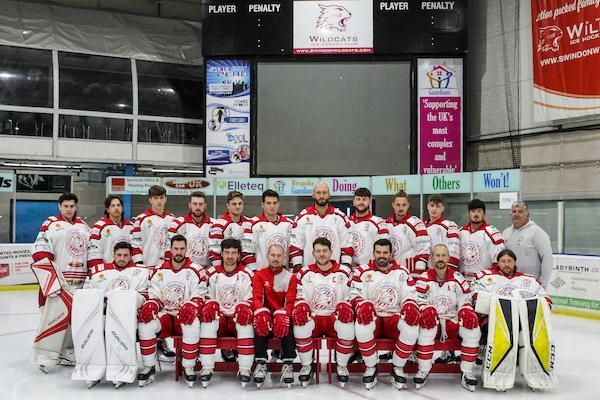 Why should businesses advertise with the Swindon Wildcats?