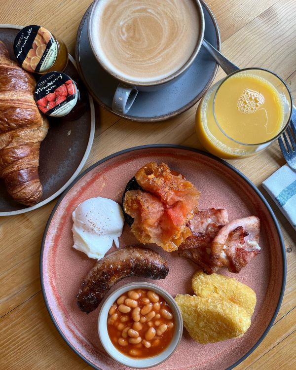 Win a Breakfast for a Family of 4 from The Red Lion Cricklade