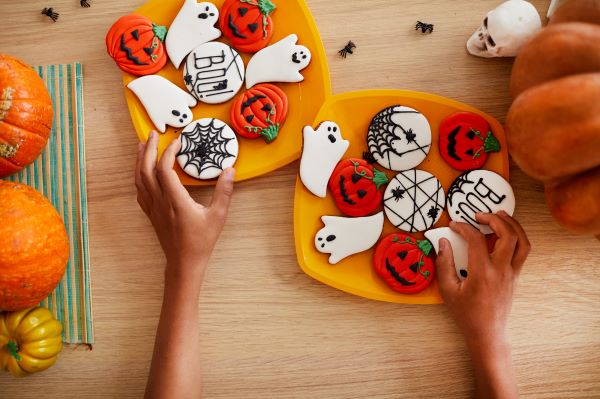 Create & Play: Halloween Cookie Decorating