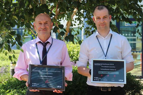 New College Swindon Awarded For Outstanding Contribution To The Digital Schoolhouse Programme