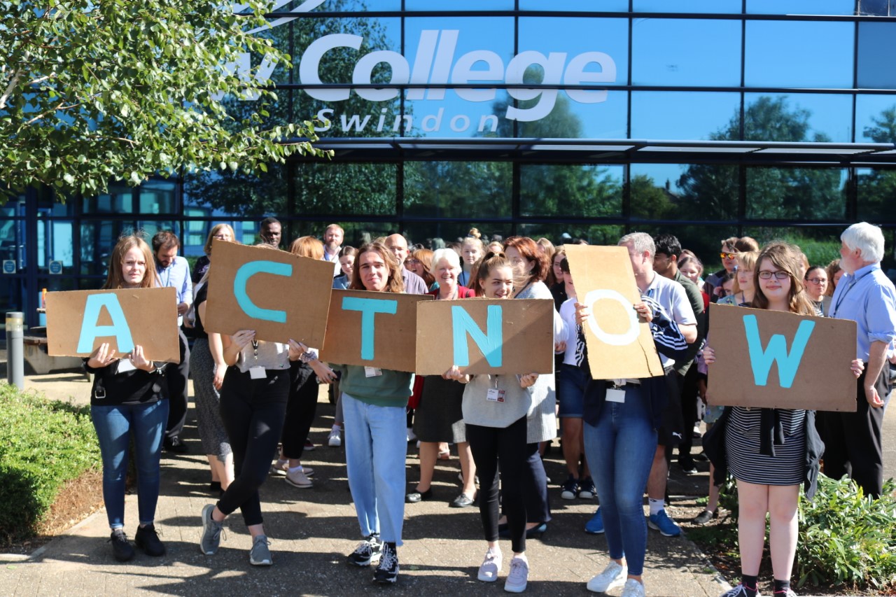 NEW COLLEGE SHOWS SUPPORT FOR GLOBAL CLIMATE CHANGE STRIKE DAY THROUGH TEACHING