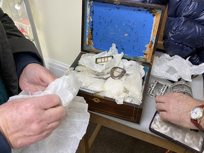 VISITORS QUEUE FOR CELEBRITY ANTIQUES DEALER TO VALUE THEIR COLLECTIBLES