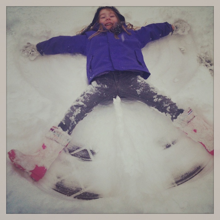 Mairen's pulling off a great snow angel! @RenePaulT