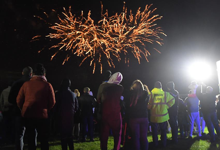 Snapped: Swindon Lions Fireworks Spectacular and Funfair 