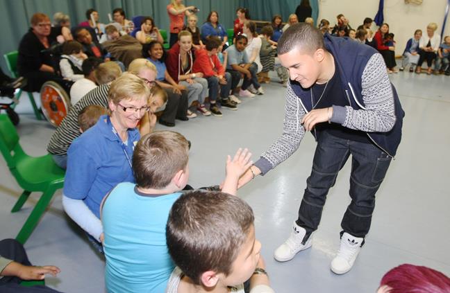 Snapped: Jahmene Surprises Young Fans in Swindon