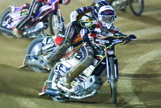 Time to respond says Rossiter, as Robins host Wolverhampton