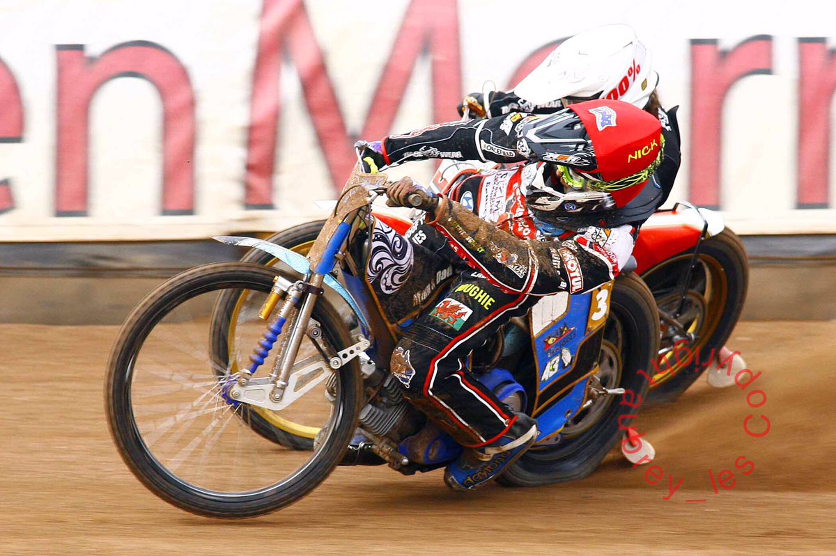 Swindon Robins move into third after defeating Lakeside